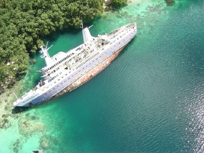 world-discoverer-shipwreck-in-jungle