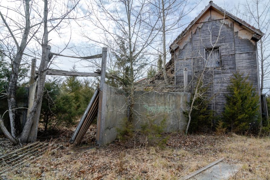 abandoned buildings in Virginia renaissance faire 