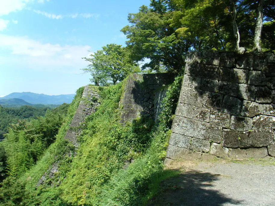abandoned castles across japan