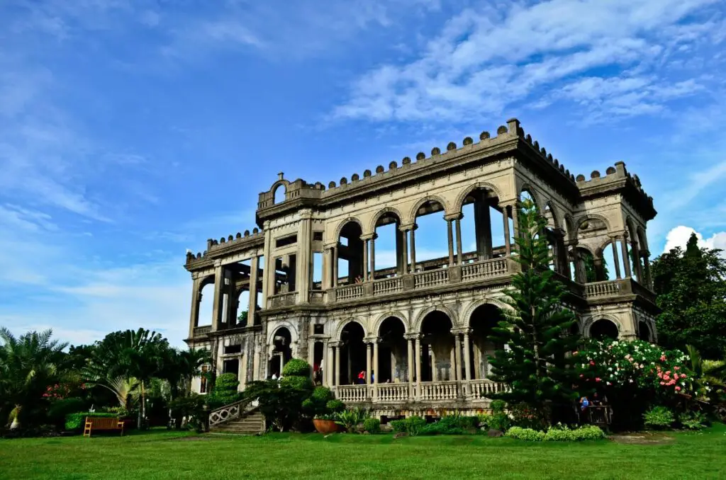 69 Abandoned Castles You Can Actually Explore [MAP]