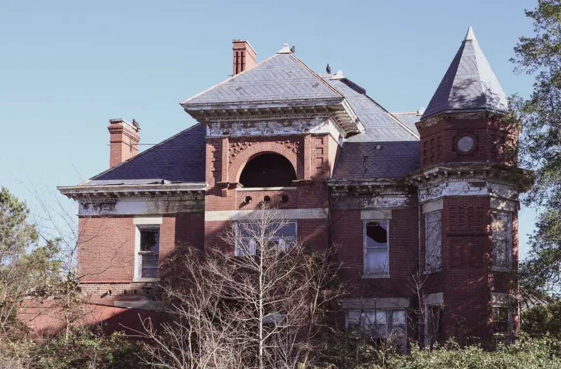 abandoned-dunnington-mansion