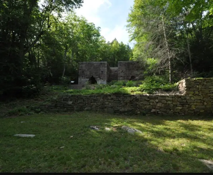 28 Abandoned Places In Connecticut [MAP]