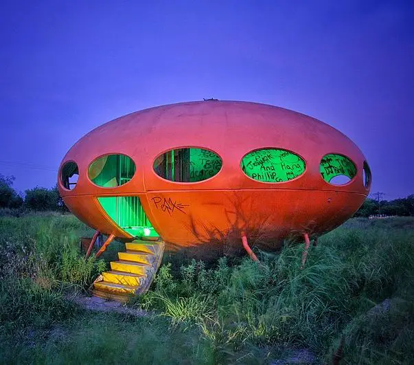 abandoned ufo house in texas
