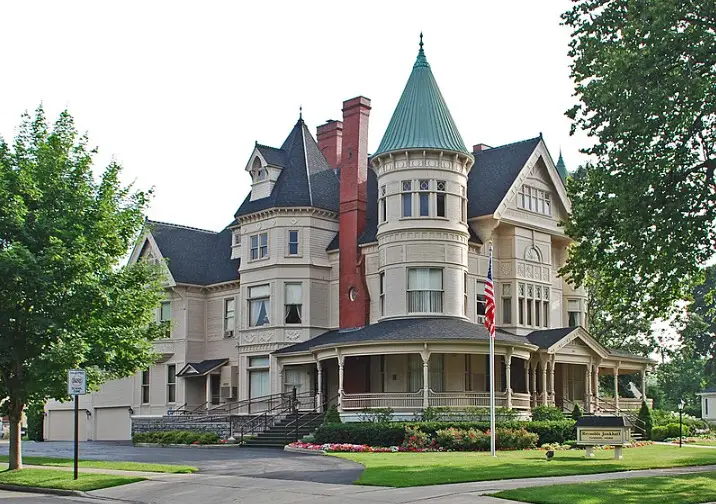 13 Of The Most Haunted Places In Indiana [With Proof]